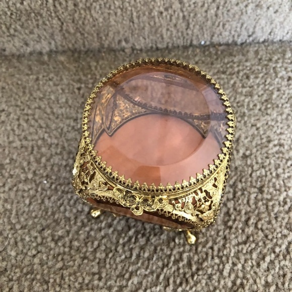 Vintage filigree ormolu vanity box - Picture 2 of 7